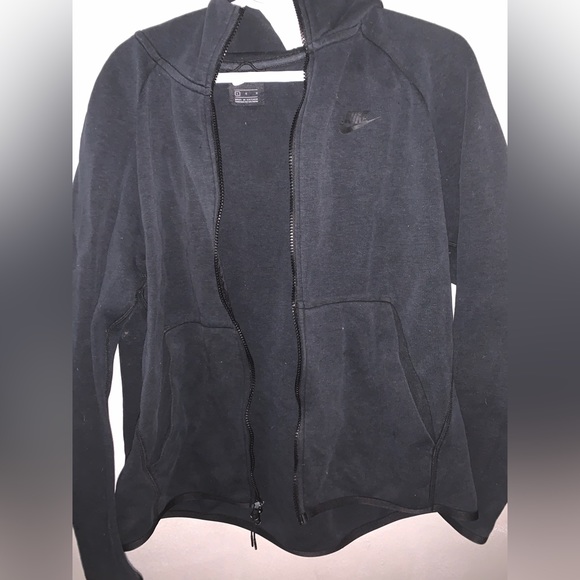 Black Nike tech (L) - Picture 2 of 5